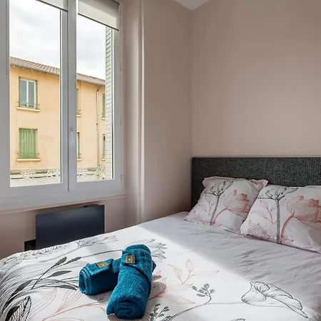 Апартаменты Logement Proche Lyon 4 Couchage Уллен